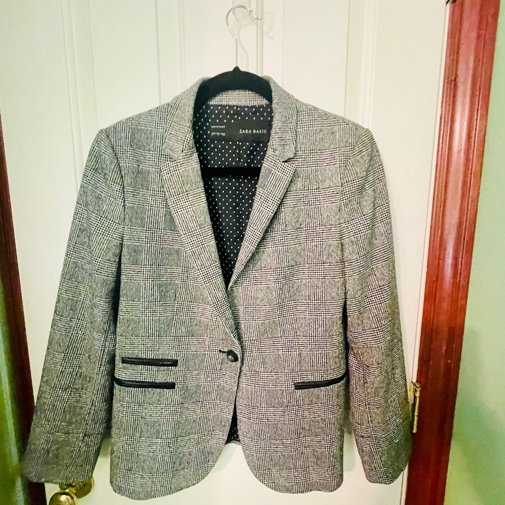 Zara basics black and white plaid jacket with trimmed pockets